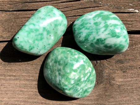 Jadeit grün Trommelstein (Burmajade) 