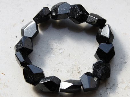 Turmalin schwarz Armband aus polierten Kristallen 